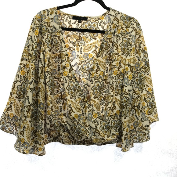 3/$25 Sanctuary small floral top bell sleeve - Picture 1 of 6